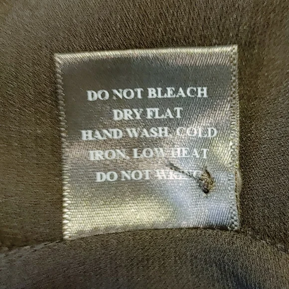 Luxe Apothetique Cross front V-Neck Blouse, Black L - Picture 8 of 8